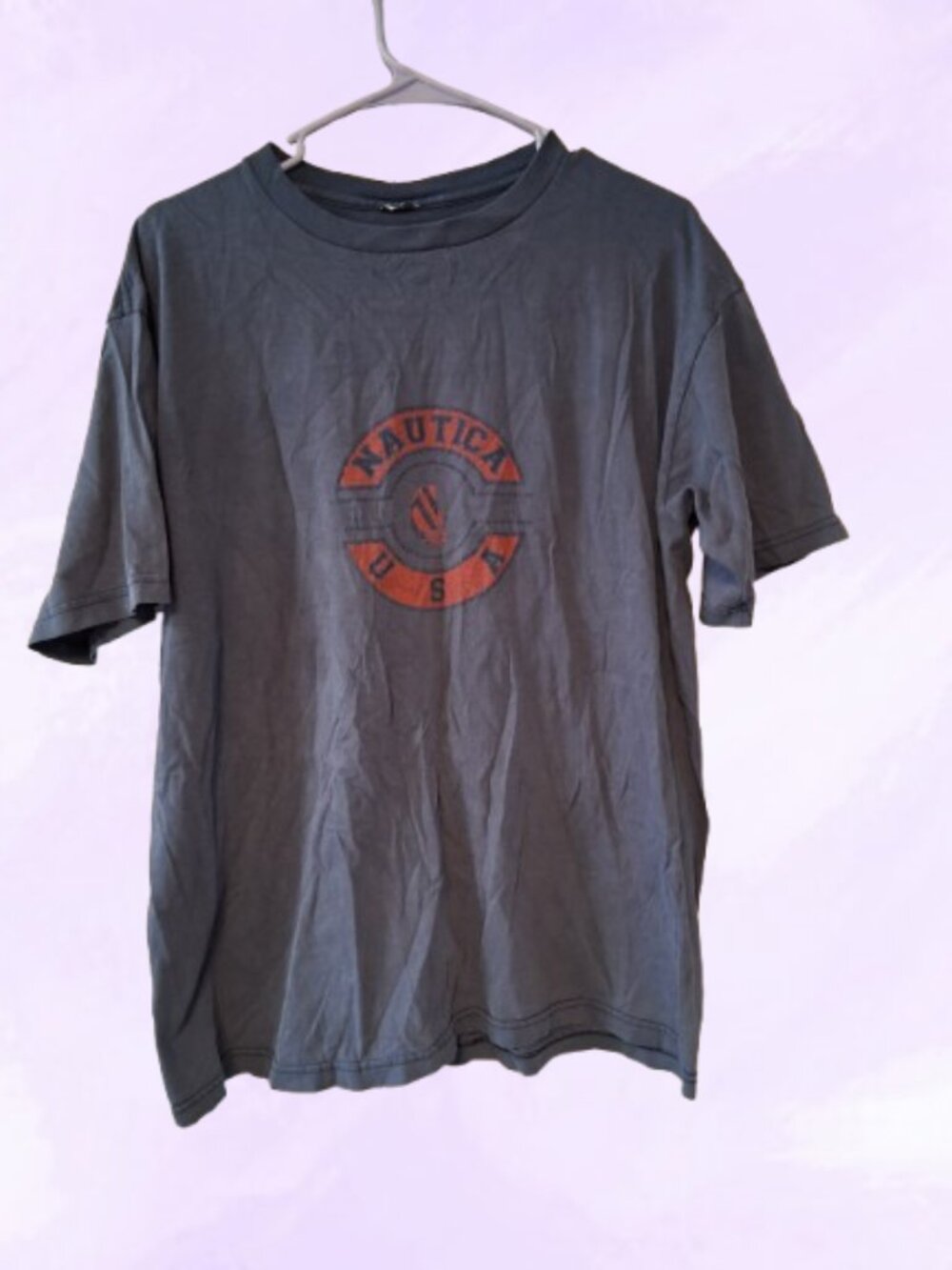 Nautica USA vintage graphic t-shirt teeshirt in navy blue and red. Fits like a L